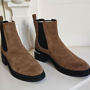 NWT Kenneth New York, Cole Lina 2.0 Chelsea Boot, Dark Taupe, Size 10